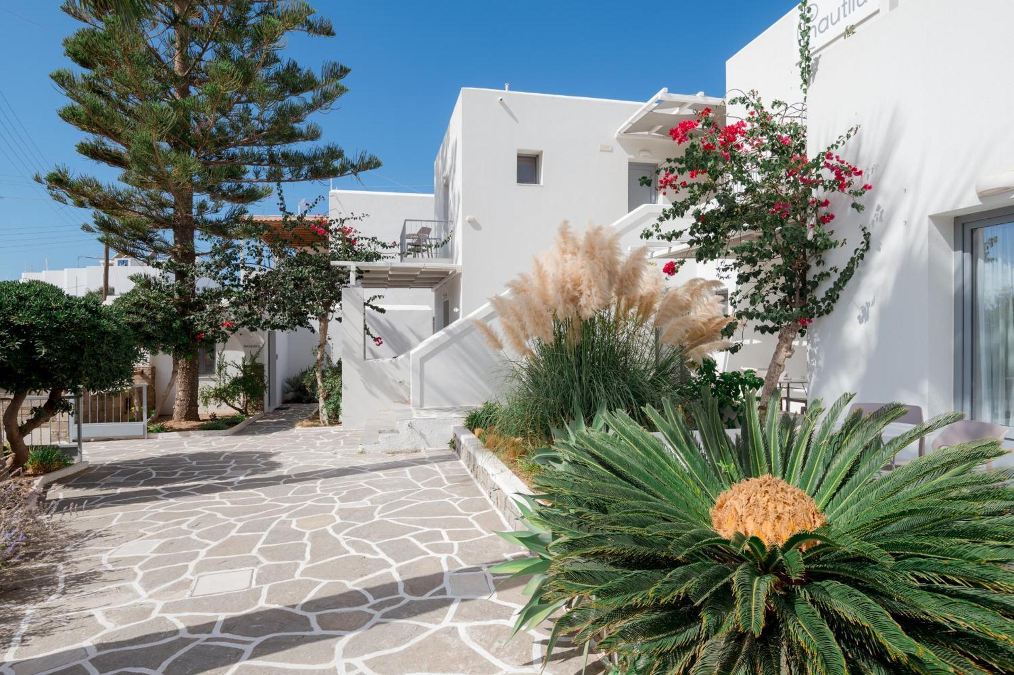 Nautilus Apartments-Suites Parikia  Exterior photo